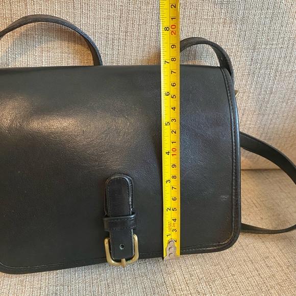 Vintage Coach saddle pouch style 9590 black leather crossbody NYC buckle summer - Picture 9 of 9